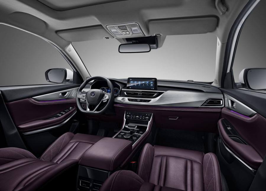 Торпедо Changan CS75 PHEV 2018 года  (фото 13 из 17)